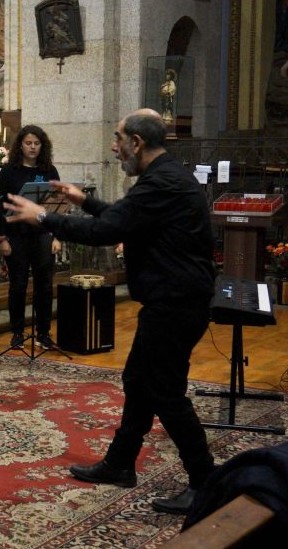 Prof. Alejandro Guillermo dirigiendo